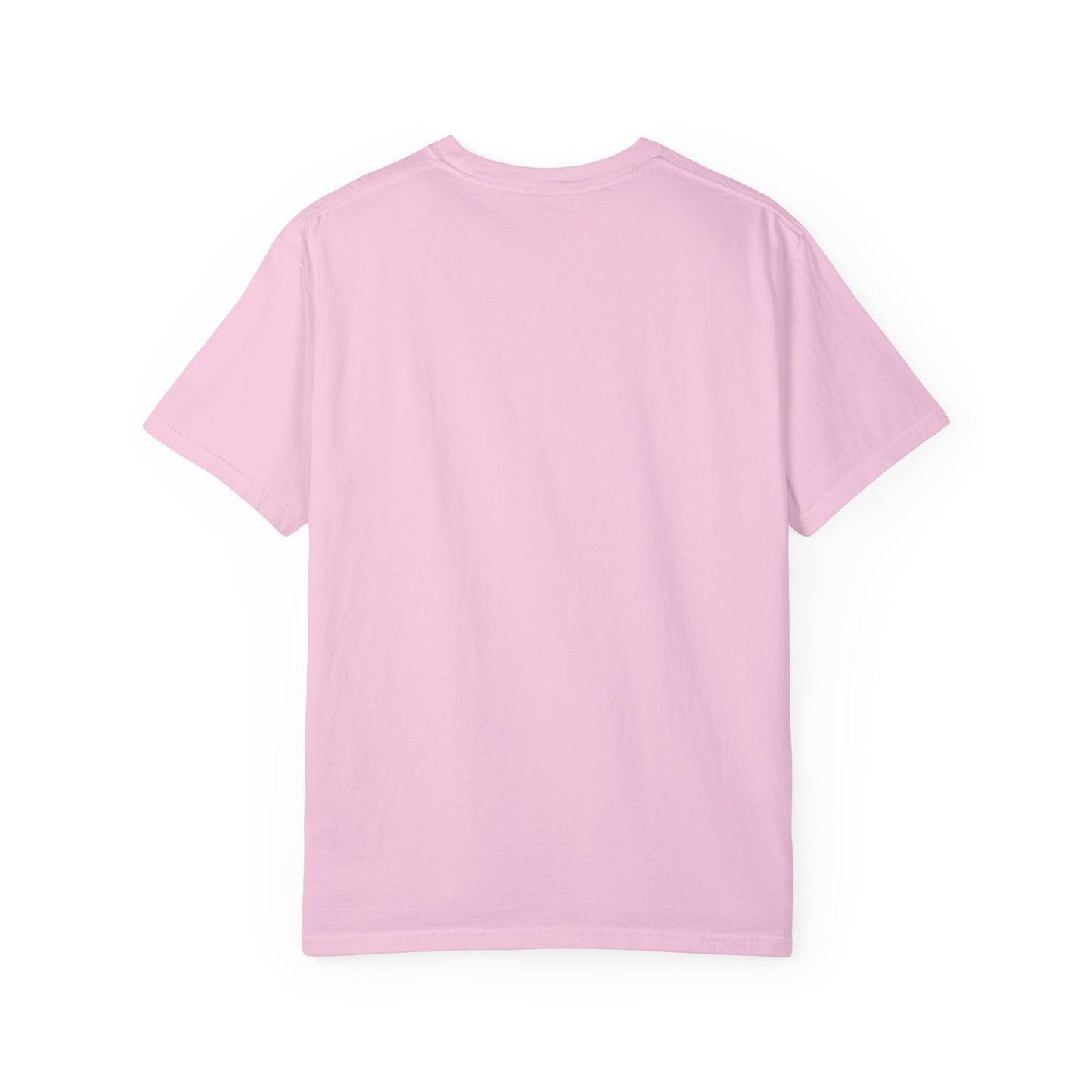 This light pink "Living that Mom Life" T-shirt from the Unisex Comfort Colors 1717 collection is crafted from ring-spun cotton, featuring a clean, print-free back design and offering the soft texture typical of garment-dyed T-shirts.